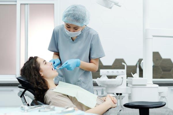 Stehende Zahnmedizin - Ergonomische Lösungen - Happynecks